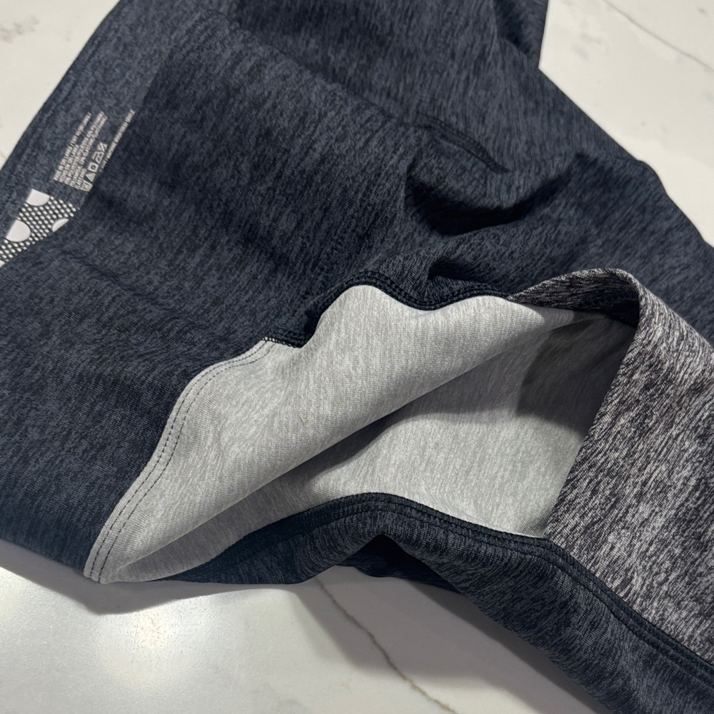 PINK Victoria's Secret Charcoal Gray & Light Gray Love-Panel Leggings - Picture 6 of 13